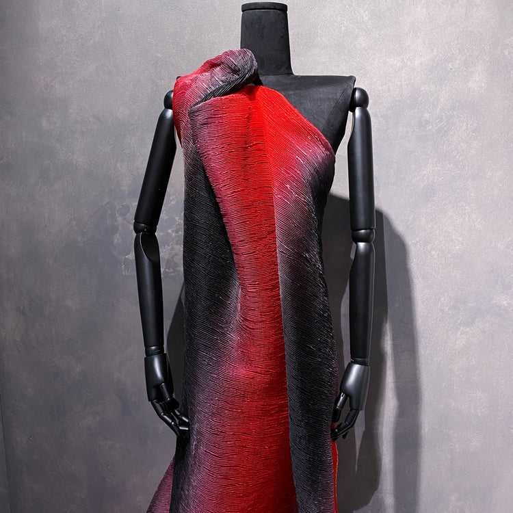 Gradient Plisse Organza - Red / Black