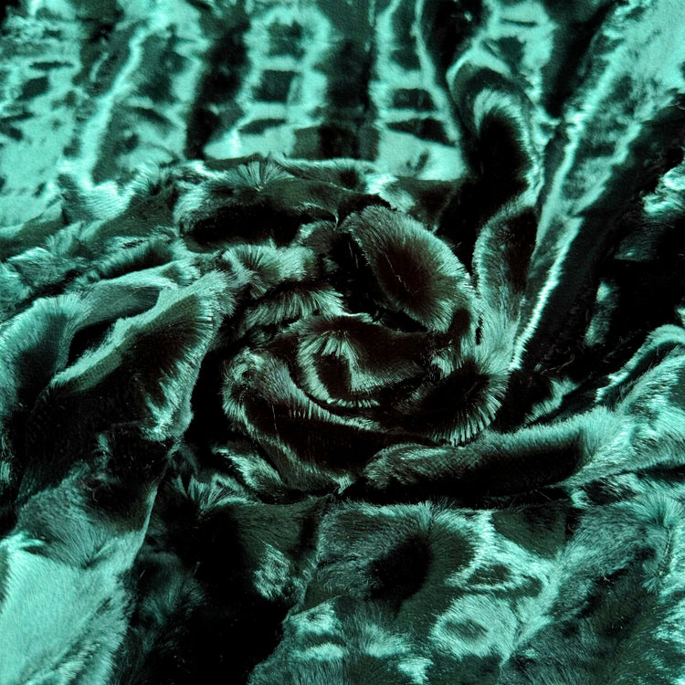 Monochromatic Wave Plush Velvet - Dark Green