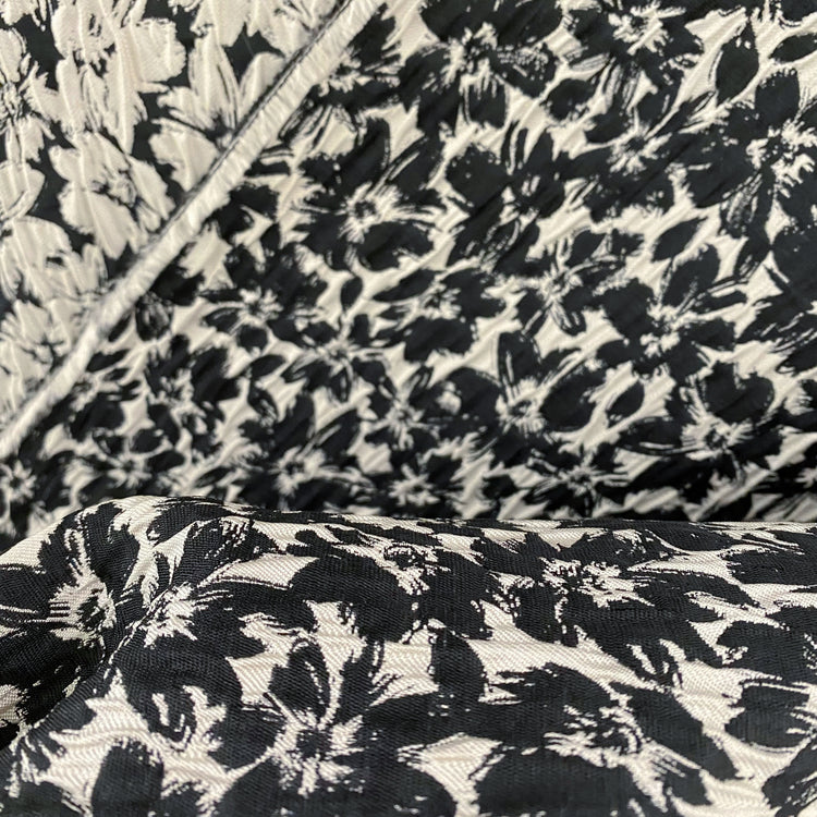 Wrinkled Floral Jacquard - Beige/Black