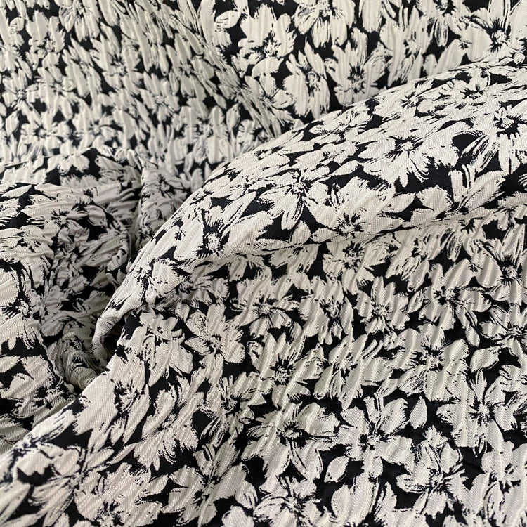 Wrinkled Floral Jacquard - Beige/Black