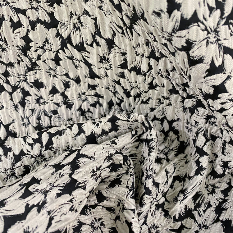 Wrinkled Floral Jacquard - Beige/Black
