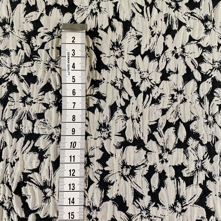 Wrinkled Floral Jacquard - Beige/Black