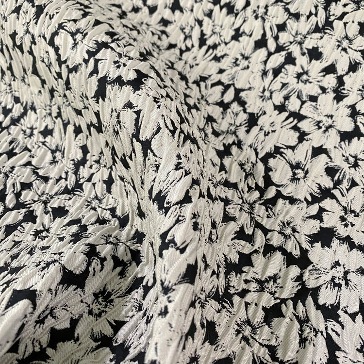 Wrinkled Floral Jacquard - Beige/Black