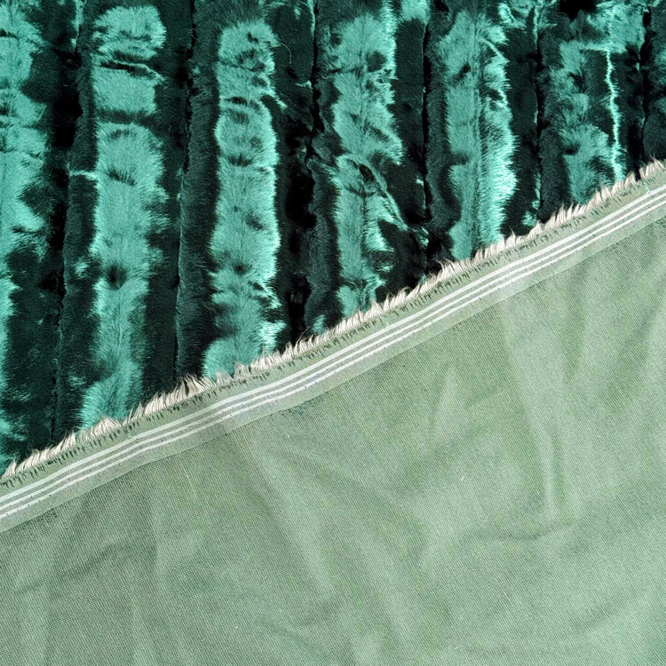 Monochromatic Wave Plush Velvet - Dark Green