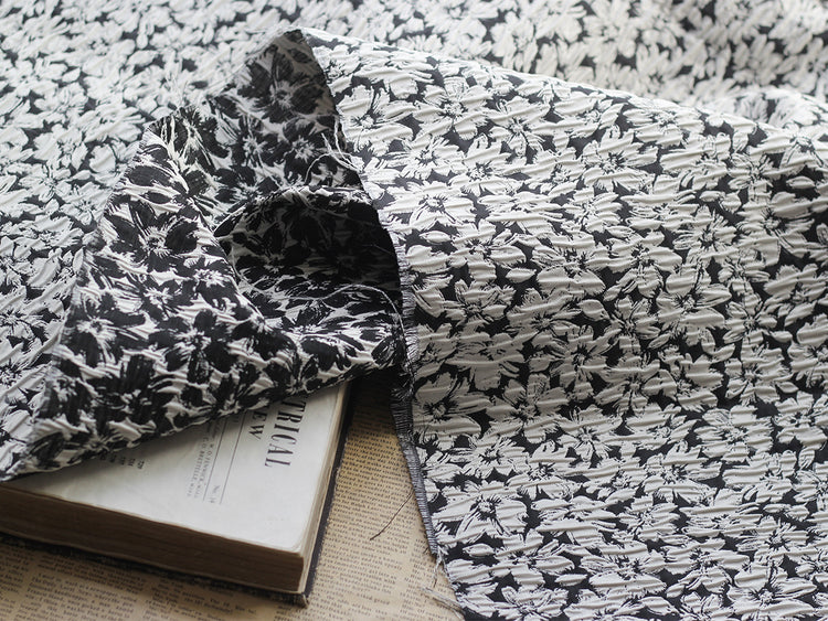Wrinkled Floral Jacquard - Beige/Black