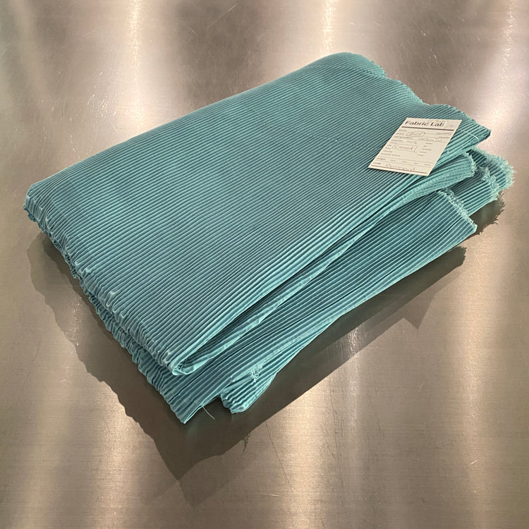 (Remnant) Accordion-Pleated Taffeta - Mid-Turquoise - 1.90m