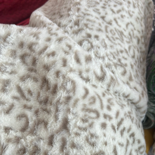 Faux Leopard Fur - Short Pile - White/Olive